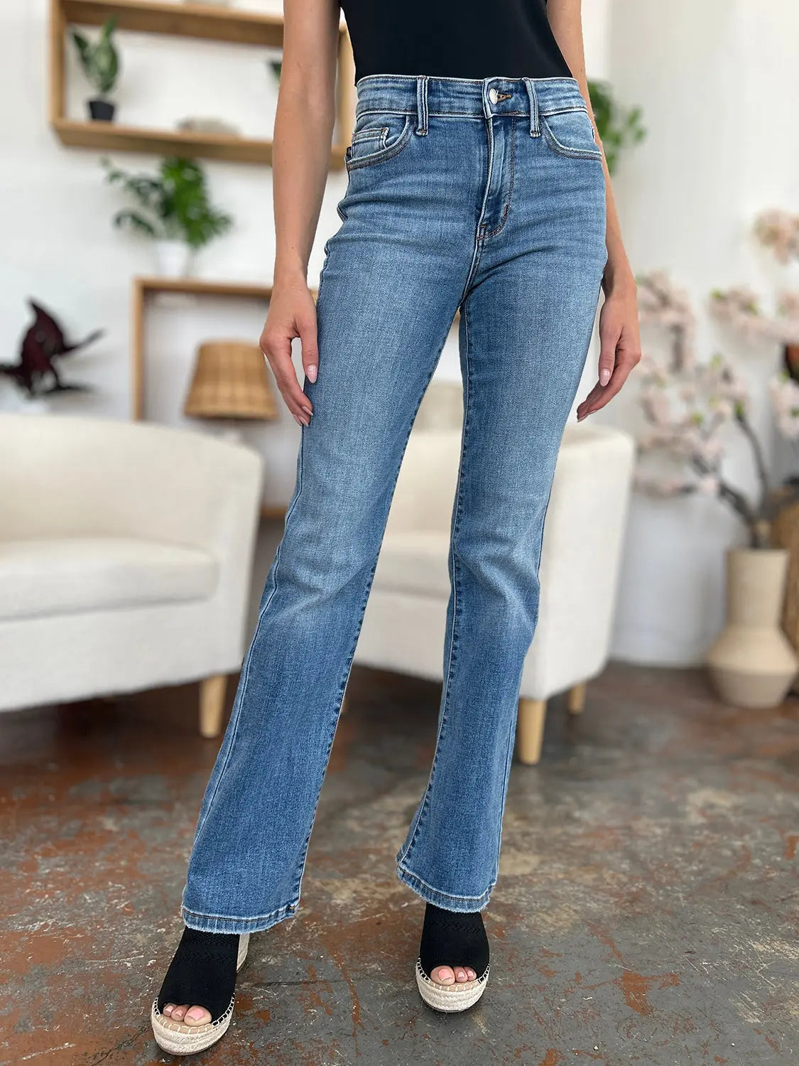 Judy Blue - Full Size Mid-Rise Waist Straight Jeans - Pfresh