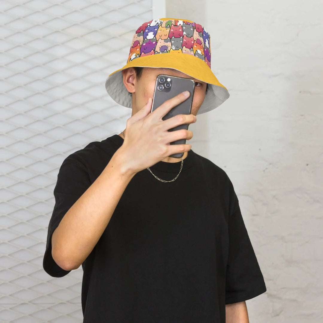 "Radiant Cats" - reversible Bucket Hat - Pfresh